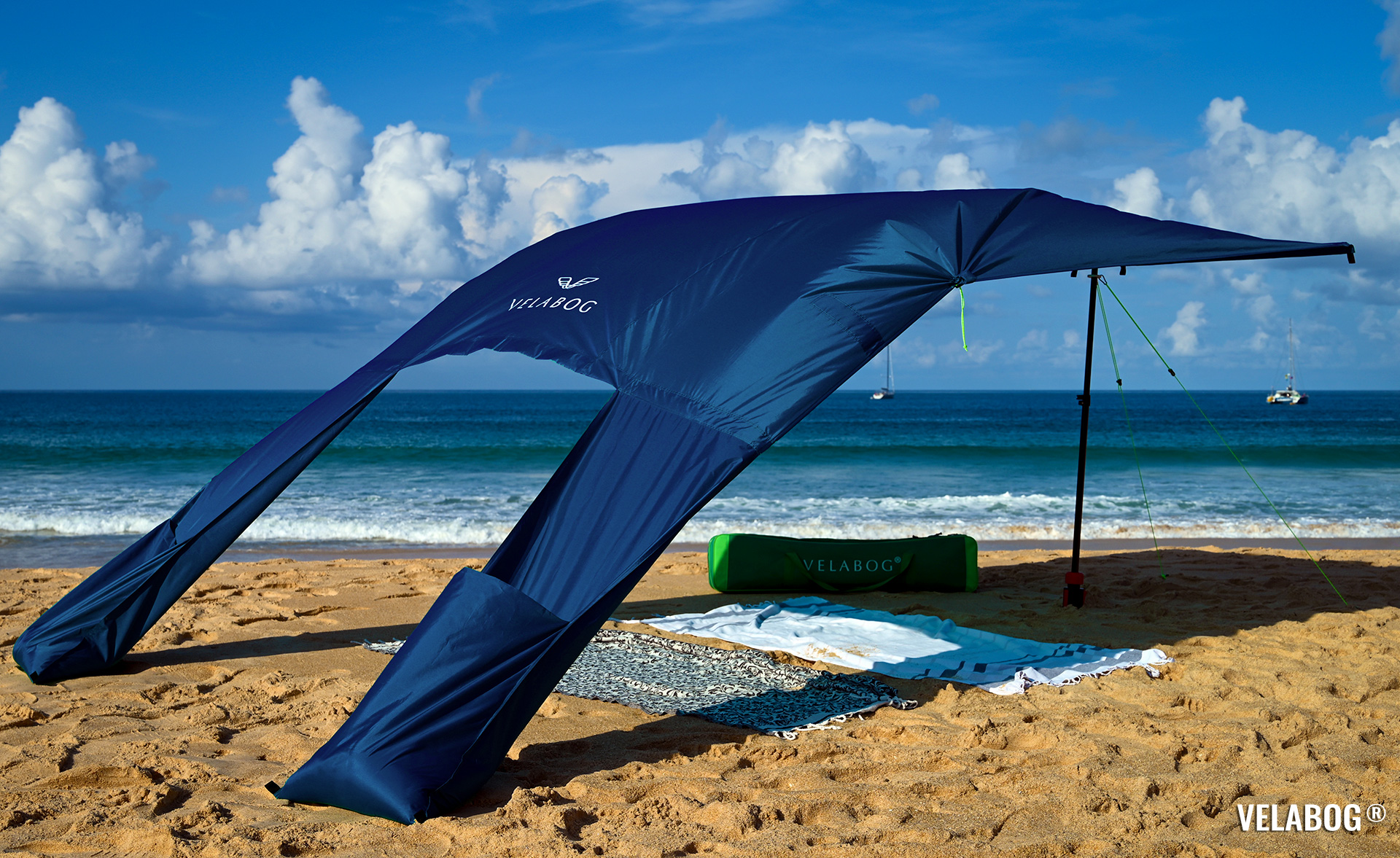 Beach sun sail, beach canopy Velabog Breeze. Setup option A - light to strong wind. Color night blue. Best sun shelter and beach shade. | Velabog ©