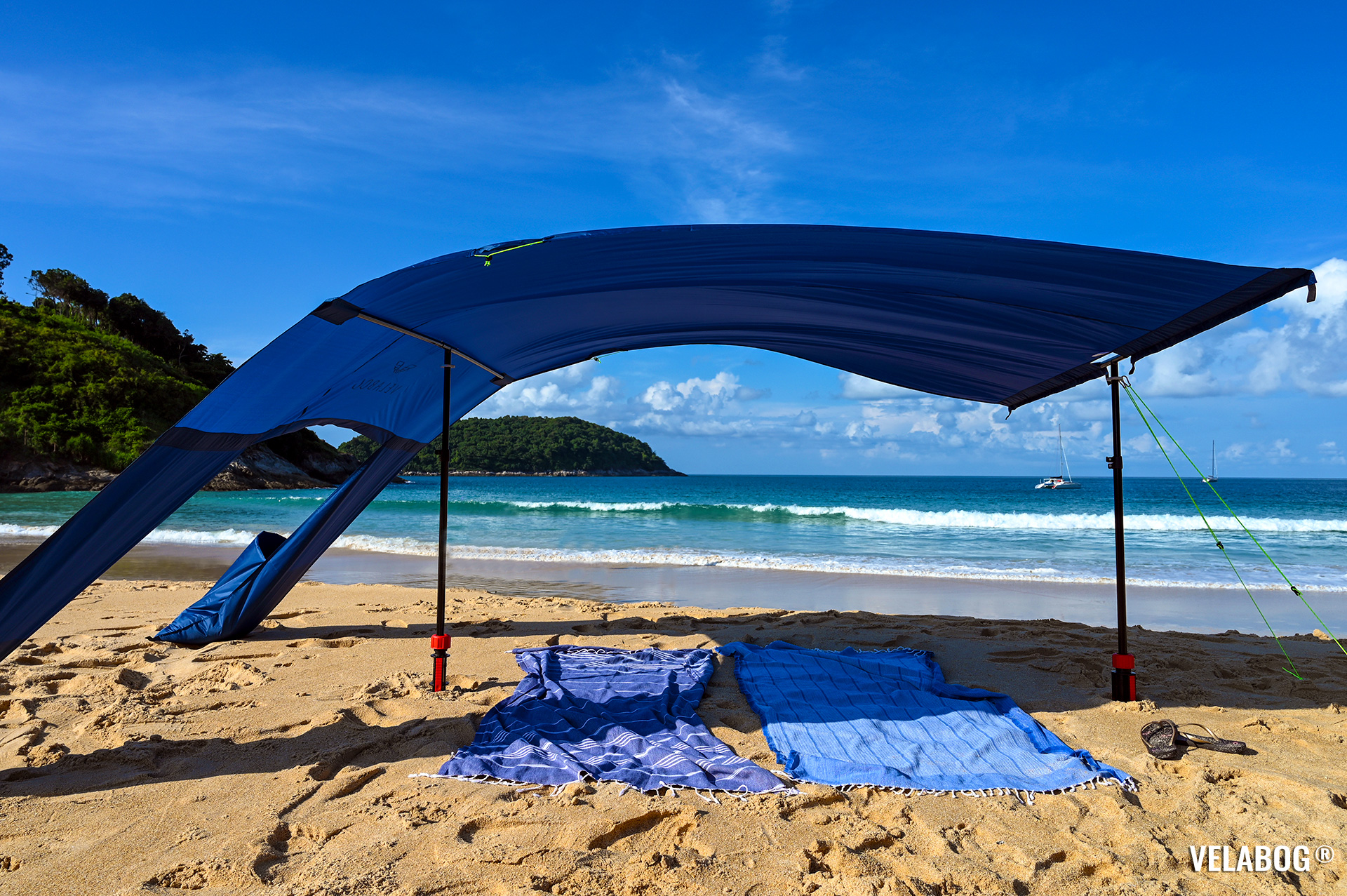 Beach sun sail Velabog Breeze, nightblue. Best beach sun canopy tent, sun shelter with excellent wind stability by each wind type. Setup option with extension set for no, light or gusty wind. Side view. Details.