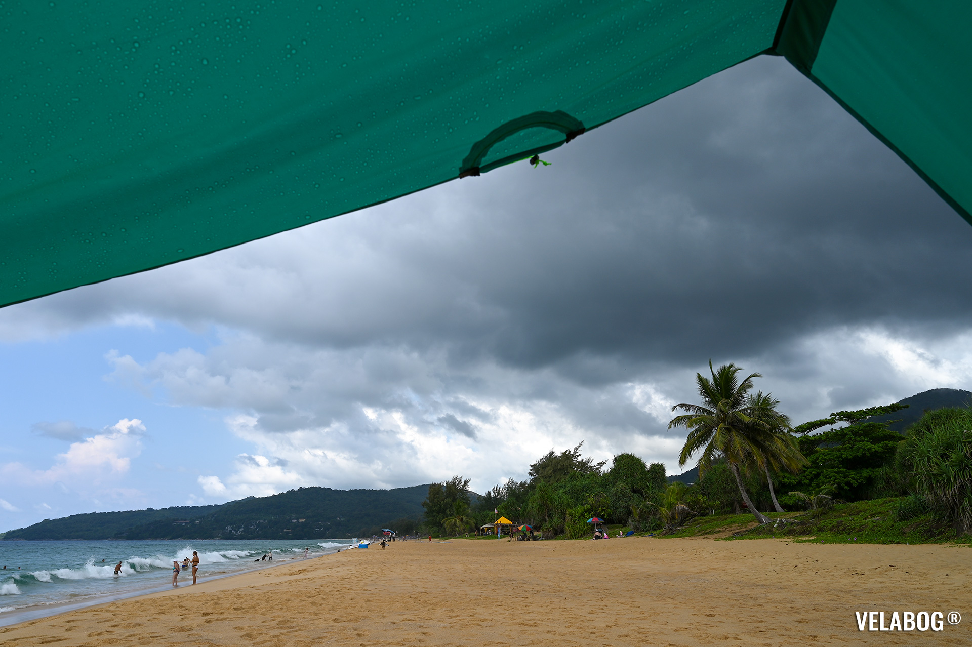Beach sun sail Velabog Breeze, green. Best shelter on the beach also by rain, best beach canopy tent. Setup option for no, light or gusty wind. Bottom view. Details.