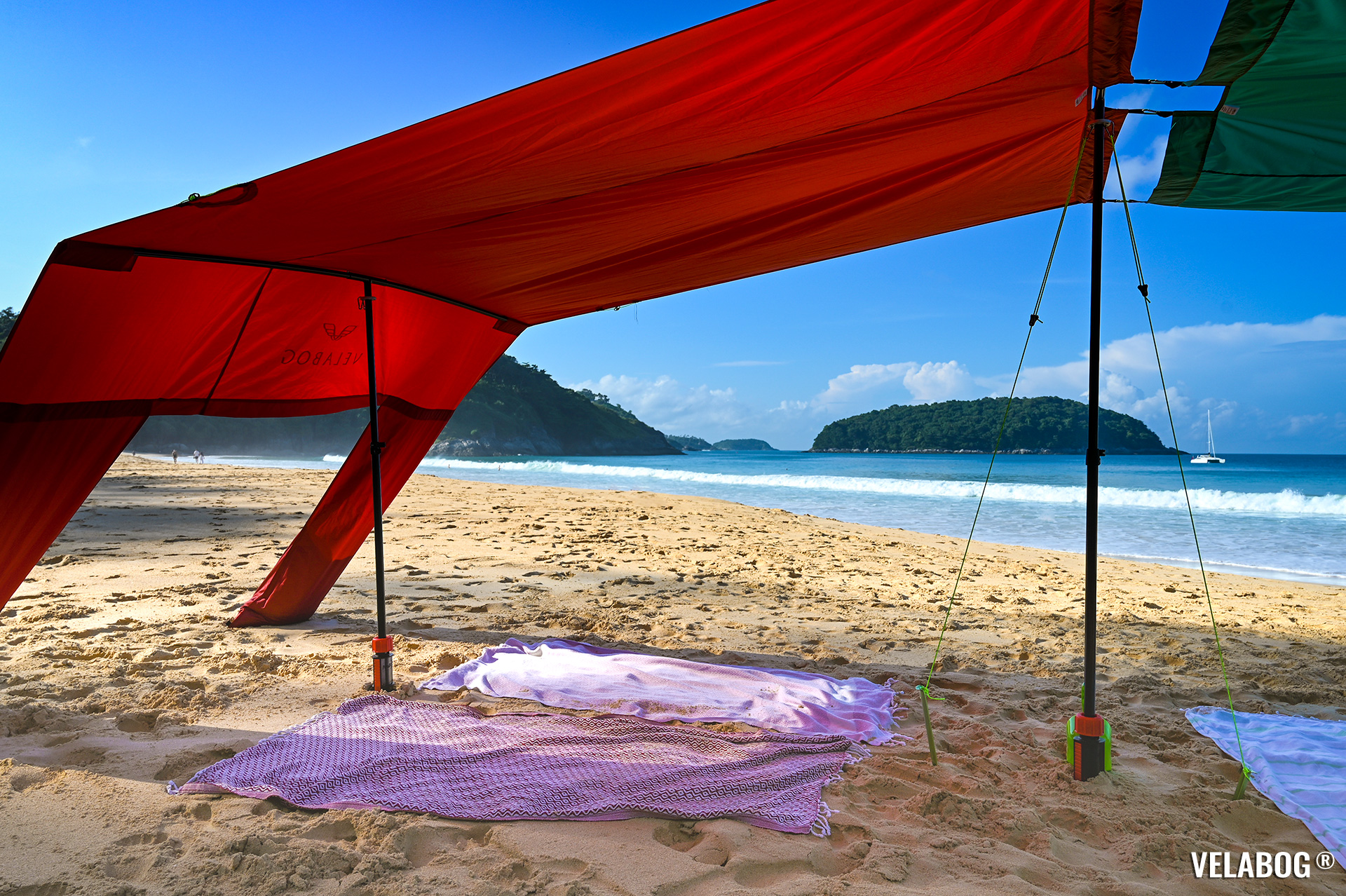 Two beach sun sails Velabog Breeze in combination. Sun shelter on the beach with a lot of shadow for at least 6 persons. Setup option with extension set for no or light wind. Best beach sun canopy tent. Details.